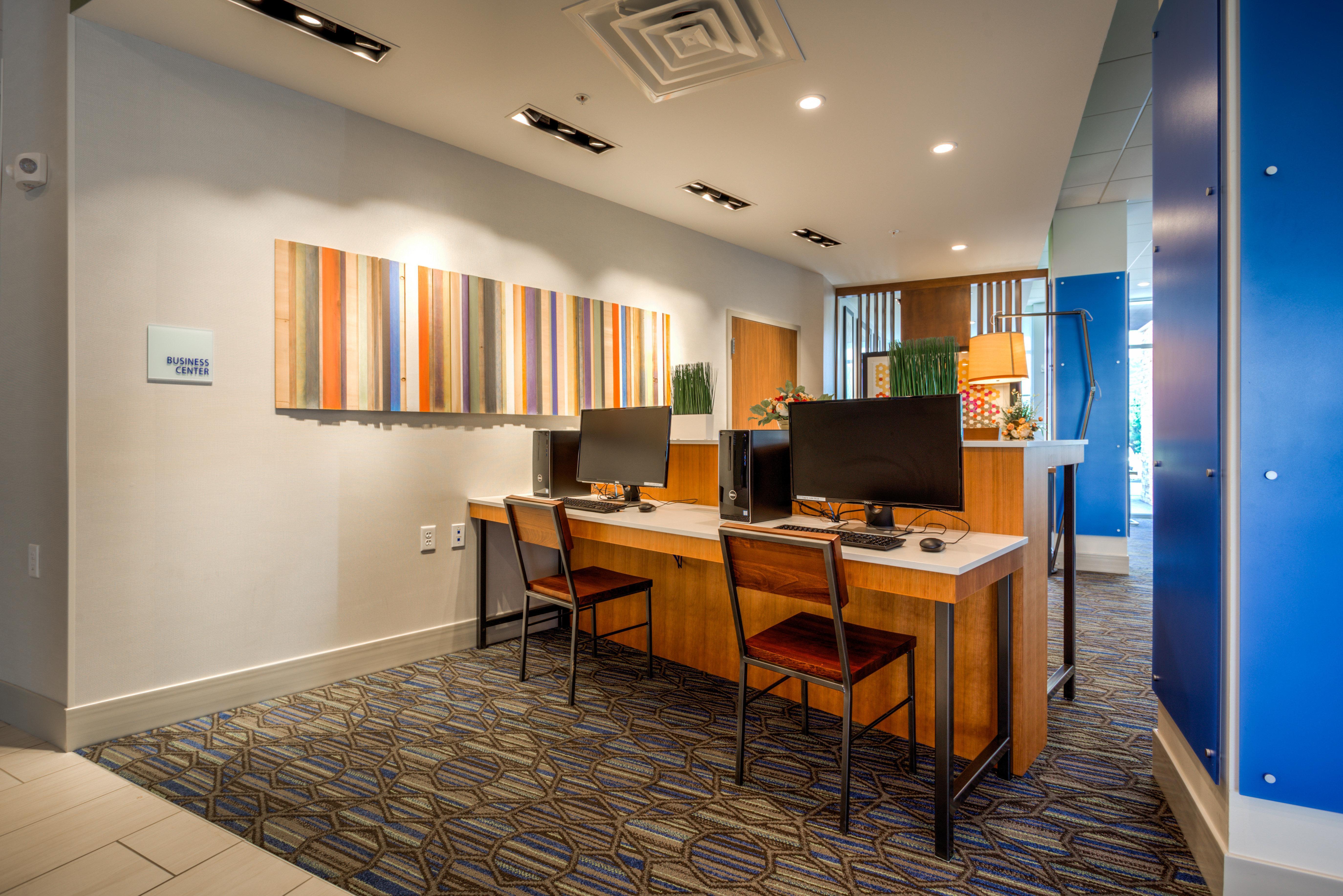 Holiday Inn Express & Suites Reedsville - State Coll Area, An Ihg Hotel Экстерьер фото