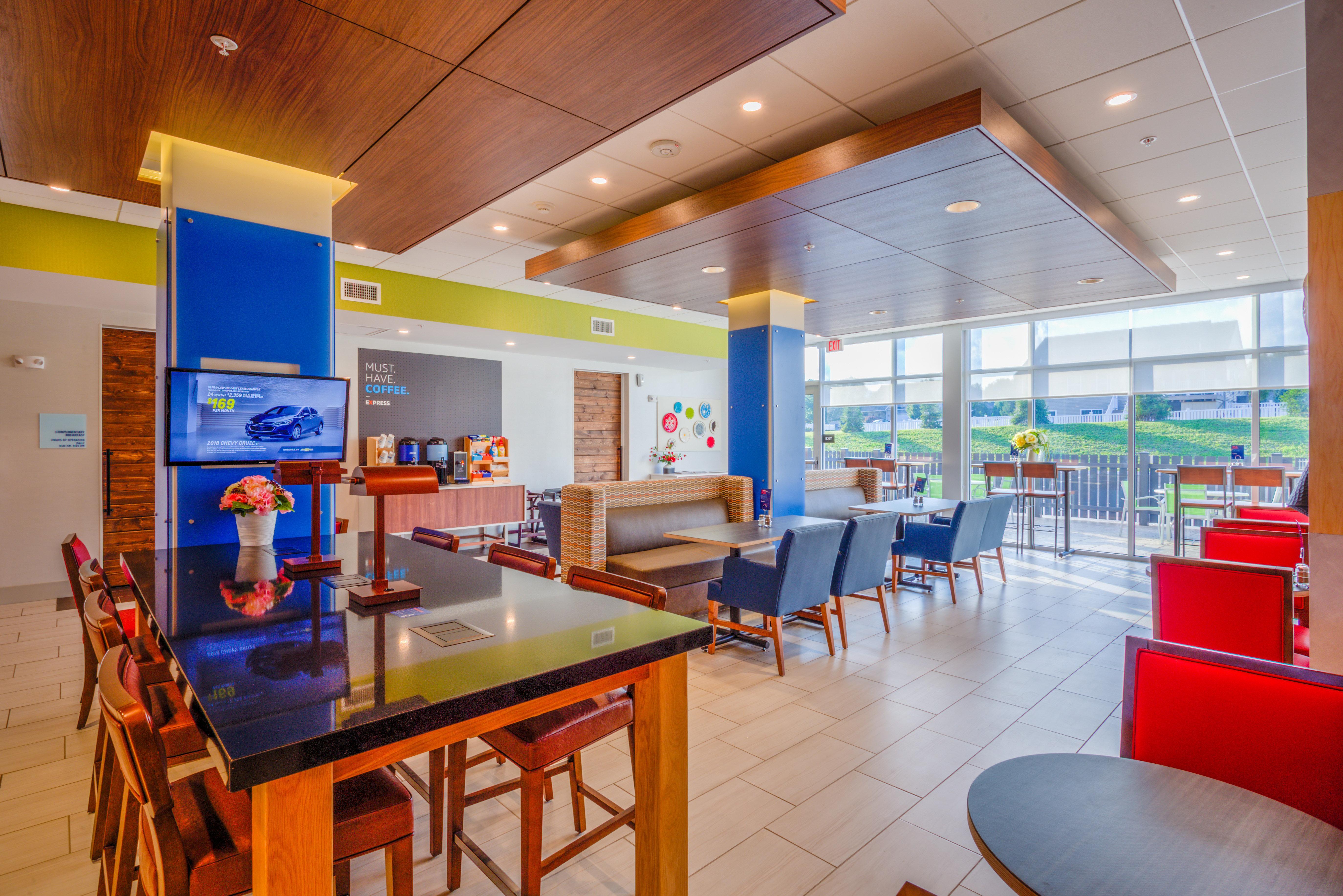 Holiday Inn Express & Suites Reedsville - State Coll Area, An Ihg Hotel Экстерьер фото