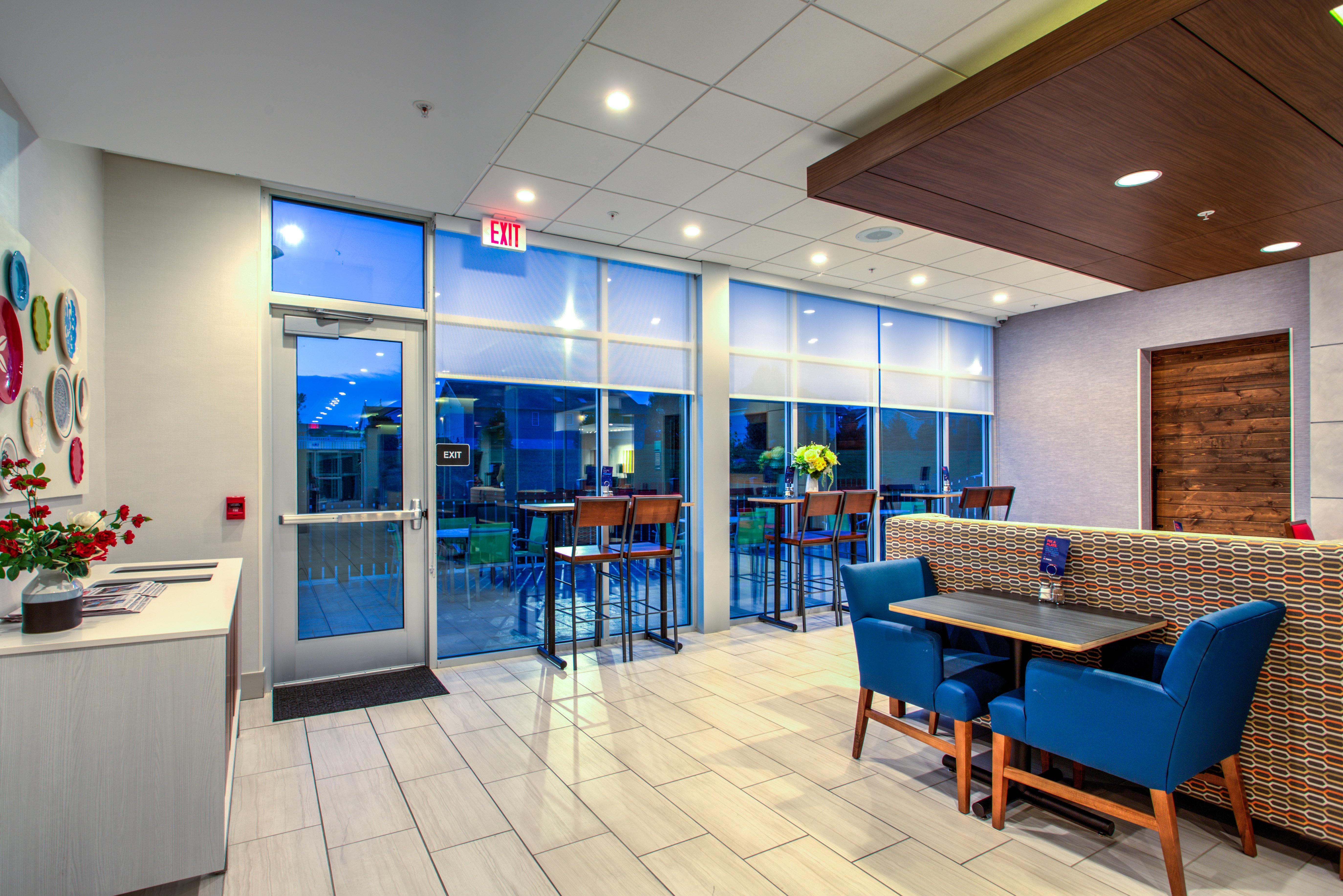Holiday Inn Express & Suites Reedsville - State Coll Area, An Ihg Hotel Экстерьер фото
