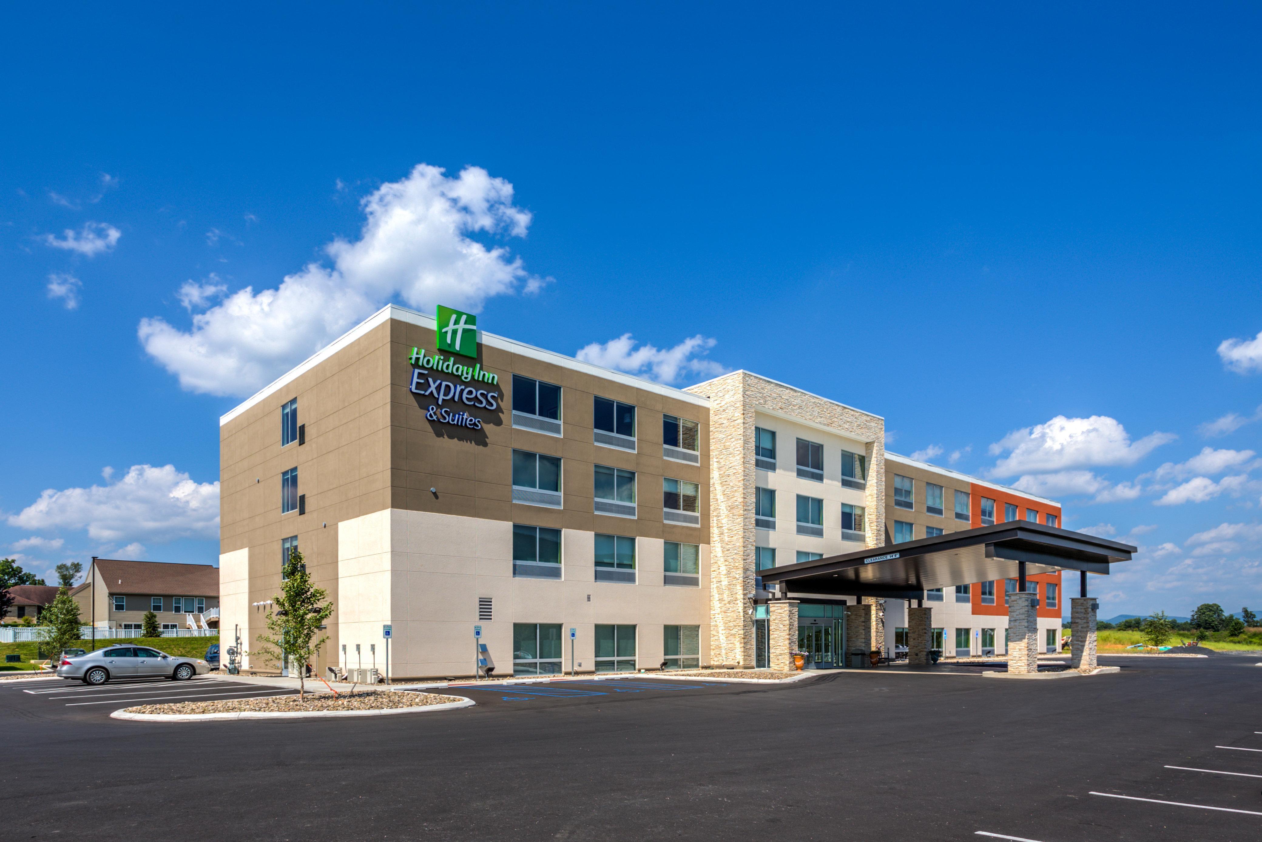 Holiday Inn Express & Suites Reedsville - State Coll Area, An Ihg Hotel Экстерьер фото